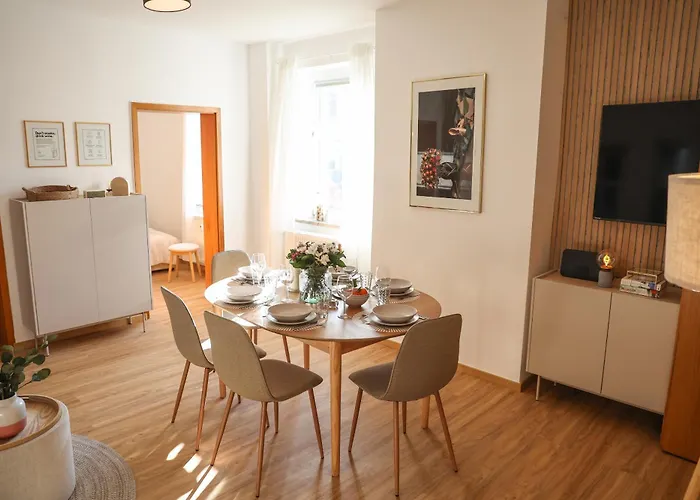 WEINQUARTIER NAUMBURG Lindenring 45 qm 2 SZ Altstadt Kaffee Küche