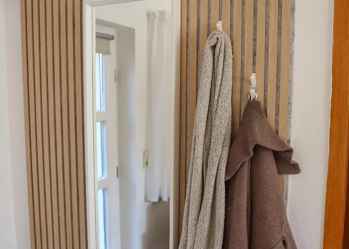 WEINQUARTIER NAUMBURG Lindenring 45 qm 2 SZ Altstadt Kaffee Küche *