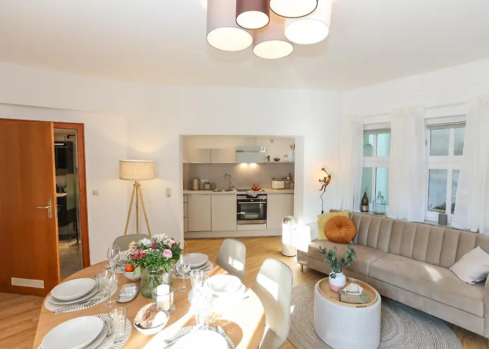 WEINQUARTIER NAUMBURG Lindenring 45 qm 2 SZ Altstadt Kaffee Küche *