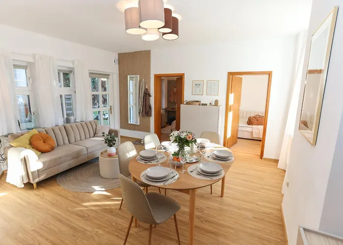 WEINQUARTIER NAUMBURG Lindenring 45 qm 2 SZ Altstadt Kaffee Küche *