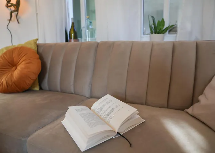 WEINQUARTIER NAUMBURG Lindenring 45 qm 2 SZ Altstadt Kaffee Küche