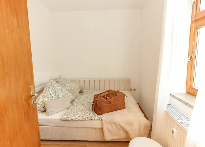 Apartamento WEINQUARTIER NAUMBURG Lindenring 45 qm 2 SZ Altstadt Kaffee Küche *