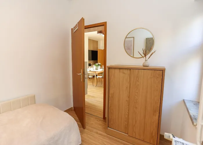 WEINQUARTIER NAUMBURG Lindenring 45 qm 2 SZ Altstadt Kaffee Küche * Naumburg (Saale)