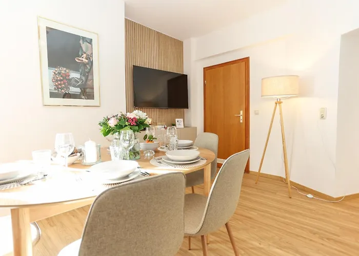 Apartamento WEINQUARTIER NAUMBURG Lindenring 45 qm 2 SZ Altstadt Kaffee Küche *